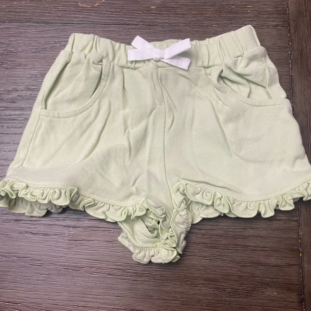 Max Studio kids girls size 2T top and bottom set shirt and shorts